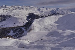 Vars/Risoul, Panorama an der Pointe de Razis in Richtung Vars-Sainte-Marie