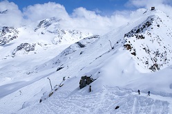 Zermatt - Einfahrt Triftji mit Stockhorn Schlepplift